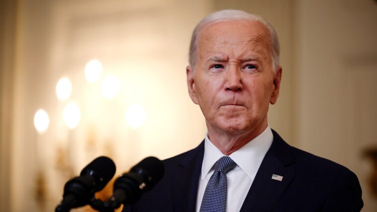 Joe Biden et ses alliés sont furieux contre les démocrates qui tentent de le pousser à la démission : « Ils font du Jules César avec cet homme »