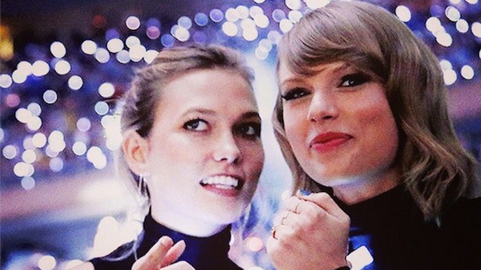 Karlie Kloss est toujours une Swiftie, merci