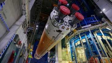 L'étage central de la fusée Artemis de la NASA se rend en Floride
