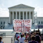 La Cour suprême « sape activement » la démocratie, selon Elizabeth Warren