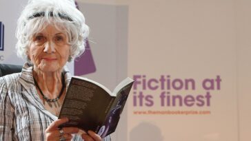 La fille d'Alice Munro, Andrea Skinner, partage le « terrible secret » des abus sexuels de son beau-père et le silence de Munro.