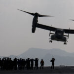 Le point de vue de l'armée japonaise : l'intensification de la concurrence entre les grandes puissances KUMAMOTO, Japan (April 19, 2016) An MV-22B Osprey aircraft from Marine Medium Tilitrotor Squadron (VMM) 265 attached to the 31st Marine Expeditionary Unit departs JS Hyuga (DDH 181) in support of the Government of Japan