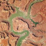 Les merveilles géologiques du lac Powell dévoilées depuis l'espace