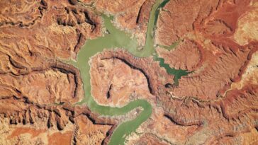Les merveilles géologiques du lac Powell dévoilées depuis l'espace
