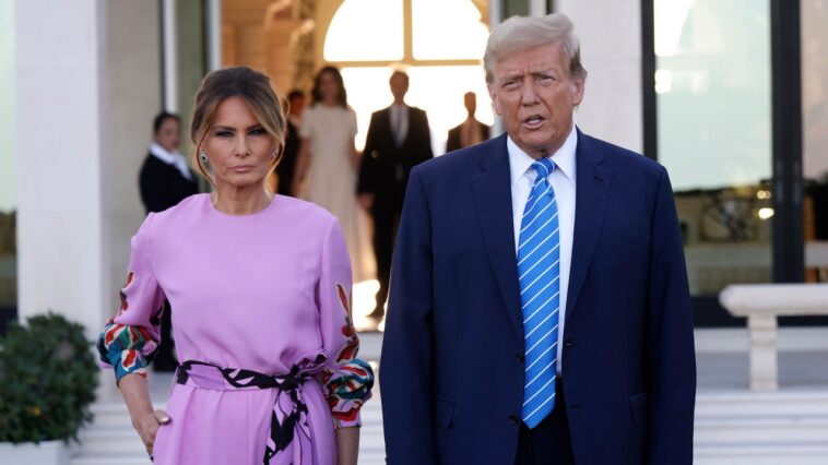 Melania Trump, qui reste muette sur bien d’autres sujets, compte nous raconter sa « vie extraordinaire »