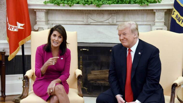 Nikki Haley brûle le dernier lambeau de dignité et dit à ses délégués de voter pour Trump à la convention à laquelle il ne l'a pas invitée