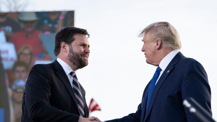 Toutes les horribles choses que JD Vance a dites à propos de Trump avant de devenir son colistier
