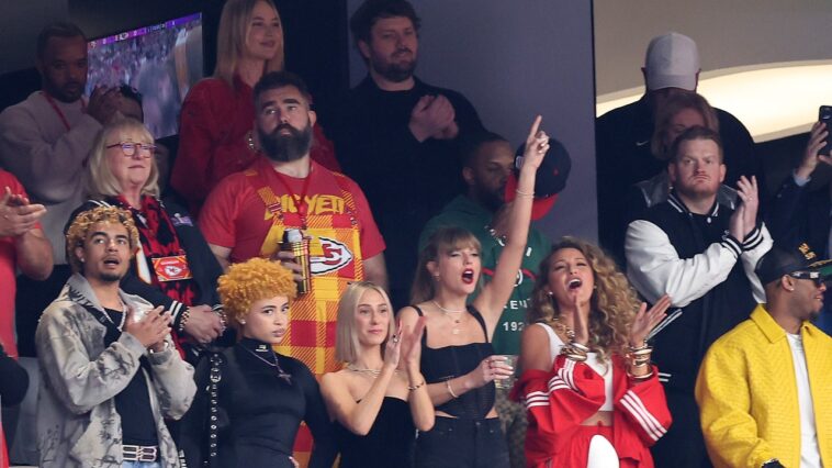Travis Kelce révèle combien a coûté la suite du Super Bowl de Taylor Swift