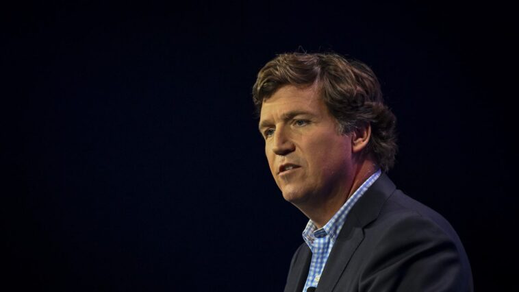 Tucker Carlson a dit à Trump de choisir JD Vance ou l'État profond pourrait l'assassiner : rapport