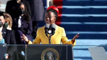 Amanda Gorman lira un nouveau poème à la DNC, révélant une inspiration surnaturelle