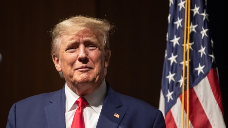 Dans un nouveau livre, Trump menace d’envoyer Mark Zuckerberg en prison pour « le reste de sa vie »