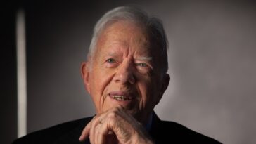 Jimmy Carter essaie de rester en vie assez longtemps pour voter pour Kamala Harris