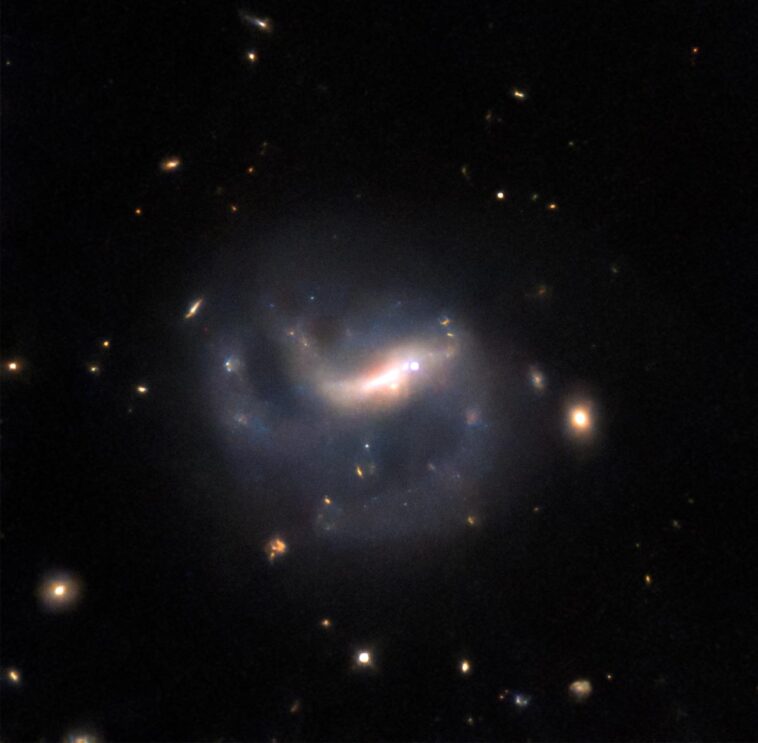 La dernière merveille de Hubble : une supernova illumine une galaxie inconnue SciTechDaily