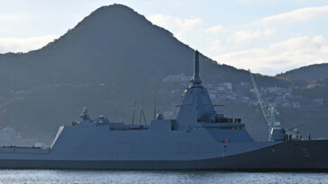 cc 海上自衛隊, modified, https://commons.wikimedia.org/wiki/File:%E8%AD%B7%E8%A1%9B%E8%89%A6%E3%80%8C%E3%81%AE%E3%81%97%E3%82%8D%E3%80%8D%E3%81%AE%E5%85%A5%E6%B8%AF.jpg