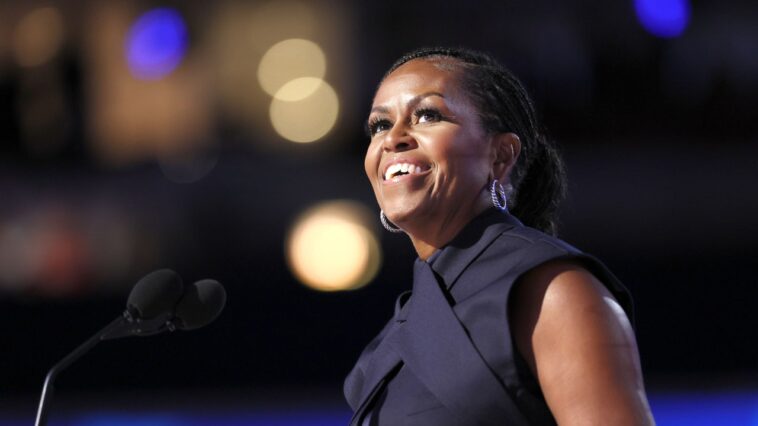 La tenue de Michelle Obama pour la DNC 2024 est chargée de symbolisme