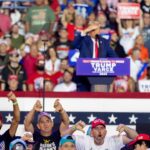 Trump qualifie les journalistes d'« ennemis du peuple » lors d'un rassemblement en Pennsylvanie quelques minutes avant qu'un homme ne fasse irruption dans la section des médias