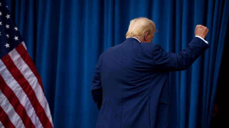 Trumpworld envisage le soutien de RFK Jr. comme un moyen de freiner l'élan des démocrates