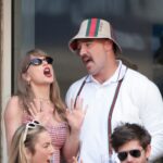 Taylor Swift et Brittany Mahomes s'embrassent, la politique soit damnée