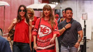 Taylor Swift se lance dans un match contre les Chiefs de Kansas City après les critiques de Trump contre la chanteuse