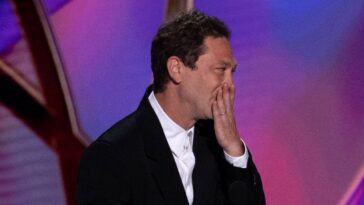 Ebon Moss-Bachrach était une gentille personne qui aime les chats aux Emmy Awards 2024