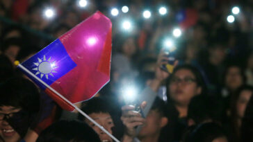 cc 總統府, modified, https://flickr.com/photos/presidentialoffice/30122729571/in/photolist-MTQS3p-QLYPWM-QHGXey-QxUSnS-9tUsrB-KwcAZz-Jn6Fqx-QxUPF9-QADYkV-2mUNuW8-bVLejv-QLYTnz-PuLUh7-QM2dvv-QM5nDe-PuJJkY-abWB85-PxxA9a-6pKdde-QcUUtd-Pxu8wP-W71jjN-PxrQKX-2jeF4VE-JGBPBS-jQ5BMV-Qy25JJ-QxZYZj-QHKip9-PuPFnd-JURsiq-QALjua-QHJPnh-dQFZYc-QHJCe5-WGcdVa-KkuSxV-79fwPT-7wj4U6-7wiZXZ-JB5LKx-2ijAadX-zAFag3-4DTFtZ-7YY6ng-57FKvG-7cXmjy-atz31j-sQe9kV-8RKUhy