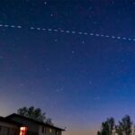 Les fuites d'ondes radio des satellites Starlink obscurcissent le cosmos