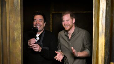 Meghan Markle est « extrêmement fière » du grand discours du prince Harry, même si elle est restée à la maison