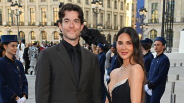 Olivia Munn et John Mulaney accueillent une petite fille, Méi June Mulaney, par mère porteuse