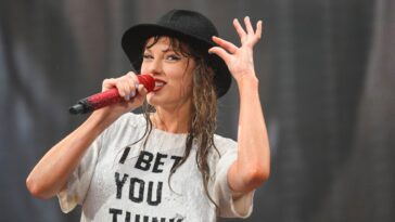 Taylor Swift soutient Kamala Harris, avec une blague sur la « dame aux chats sans enfants » en prime