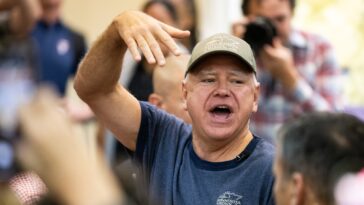 Tim Walz fait ce que JD Vance ne peut pas faire : acheter des pâtisseries comme un être humain