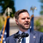 Vance accuse Harris d'avoir mené les États-Unis sur « la voie de l'esclavage » après avoir averti les démocrates de modérer leur rhétorique