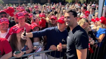 Hommes en rouge : pourquoi de plus en plus de jeunes électeurs masculins sont MAGA-fiés