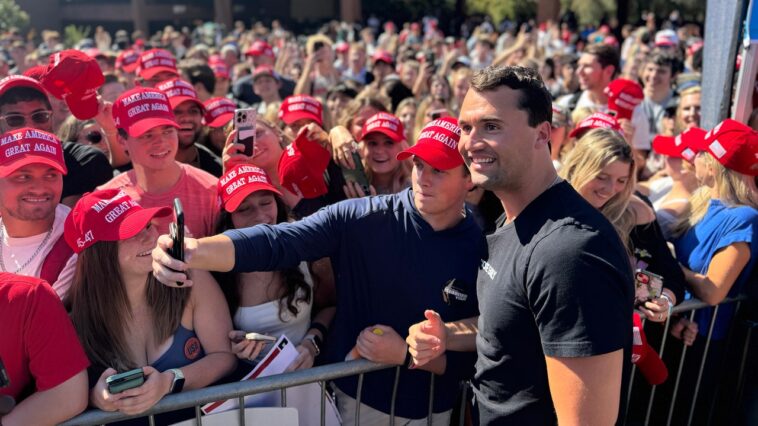 Hommes en rouge : pourquoi de plus en plus de jeunes électeurs masculins sont MAGA-fiés