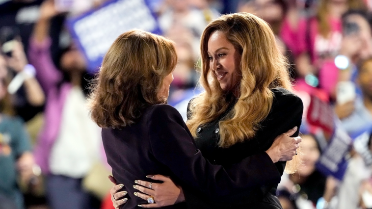 Frappez, frappez. Qui est là ? Une célébrité pour Kamala !