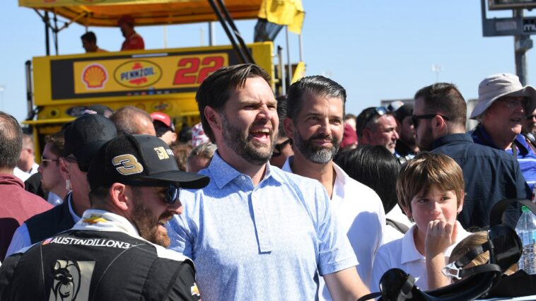 Armes à feu, sports et jeux vidéo : comment Trump et Harris attirent les électeurs masculins Armes à feu, sports et jeux vidéo : comment Trump et Harris attirent les électeurs masculins