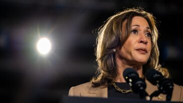 Comment les conseils de Kamala Harris ont façonné l'approche d'un homme politique en matière de mode