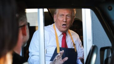 « Cringe », « Nonsense », « Out of Touch » : les vrais employés de McDonald's ne sont pas impressionnés par le cosplay Fry-Cook de Trump