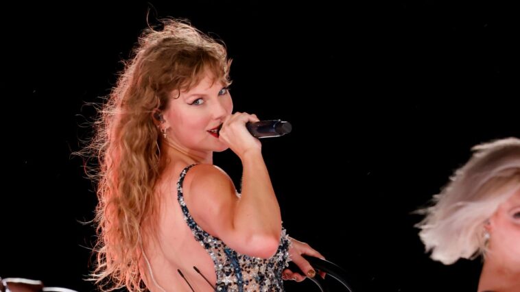 Dave Portnoy a montré à tout le monde à quoi ressemble une note de remerciement de Taylor Swift, y compris sa papeterie