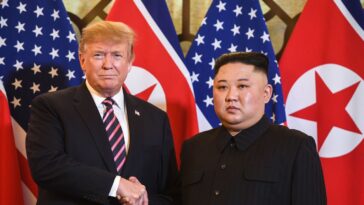 Donald Trump affirme que Kim Jong Un « essaie de me tuer » et dénonce les « toilettes sans eau » lors de propos incohérents, même pour lui