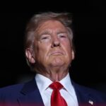 Donald Trump qualifie l’Amérique de « poubelle » d’immigrants sans papiers lors d’un rassemblement de campagne raciste – même pour lui