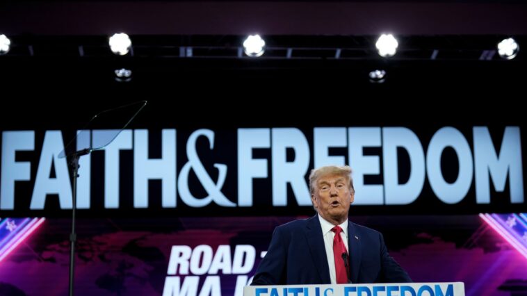 Donald Trump suggère qu'il a été littéralement oint par Dieu