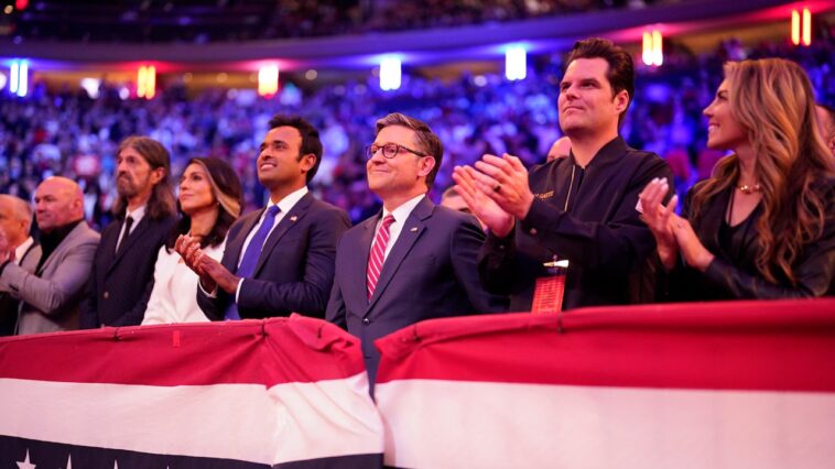 Hmm : Donald Trump et Mike Johnson ont un plan électoral « petit secret »