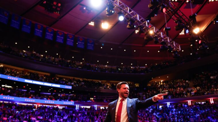 JD Vance : Croyez-moi, les commentaires de Trump sur « l'ennemi intérieur » sont bien plus raisonnables que vous ne le pensez