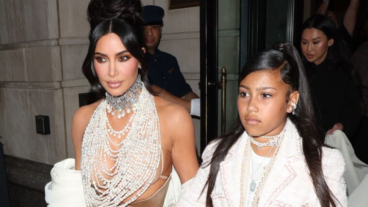 Kim Kardashian a reçu un collier de diamants « Skibidi Toilet » du Nord-Ouest (A Quoi !?)