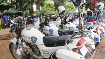 cc Dickelbers, modified, https://commons.wikimedia.org/wiki/File:Police_motorcycles_in_Cambodia_02.JPG
