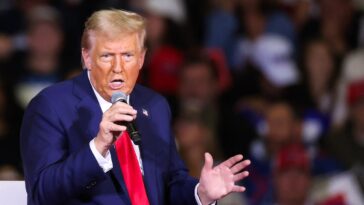 Le week-end de Donald Trump a consisté à parler des organes génitaux d'un golfeur, à se faire passer pour un employé de restauration rapide et à affirmer que « toutes » les oies de Springfield, Ohio, ont disparu
