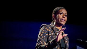 Michelle Obama a prononcé son plaidoyer passionné dans un tailleur-pantalon de théorie pratique