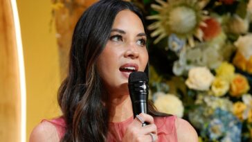 Olivia Munn « en a fini avec l’insécurité » et montre fièrement ses cicatrices de cancer du sein sur de nouvelles photos