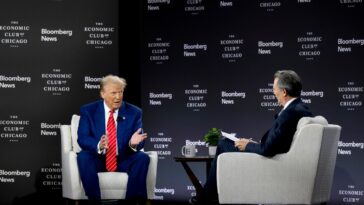 On a demandé à deux reprises à Trump de s’engager en faveur d’un « transfert pacifique du pouvoir » – et il a éludé la question