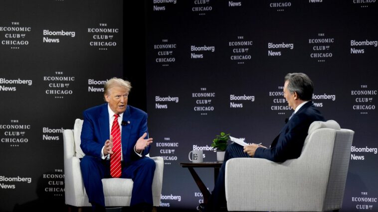 On a demandé à deux reprises à Trump de s’engager en faveur d’un « transfert pacifique du pouvoir » – et il a éludé la question